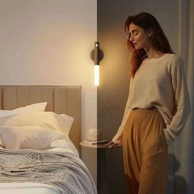 appliques murales Liberté femme rentrant dans sa chambre