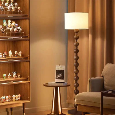 lampadaire bois tourbillon illumine un coin détente