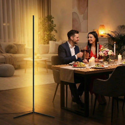 lampadaire led lampangle couple faisant un repas romantic