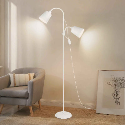 lampadaire liseuse lampadouble dans un coin lecture avec fauteuil