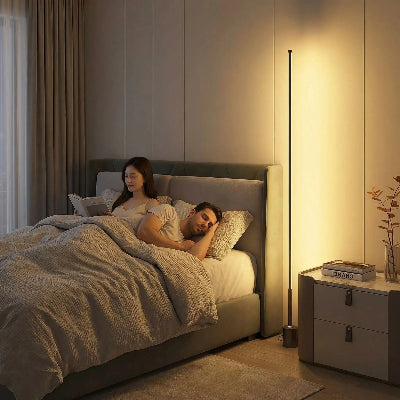 lampadaire sur pied lampatube homme dort pendant sa femme lit dans leur lit