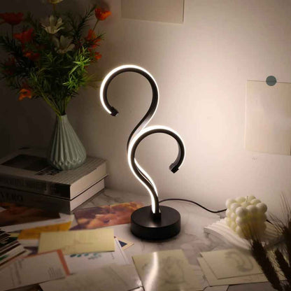 lampe de chevet lumière blanche sur bureau