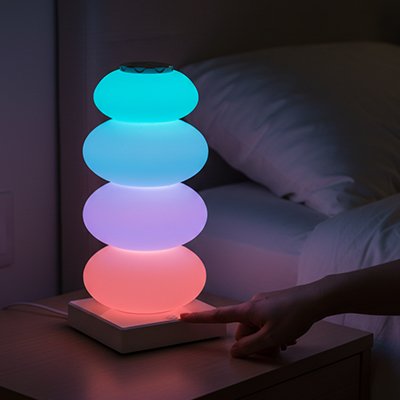 Lampe de chevet tactile lumineuse en décoration dans chambre