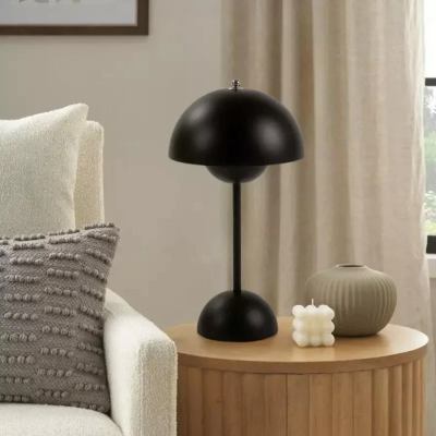 lampe de table rechargeable noire dans salon lampe Invitation