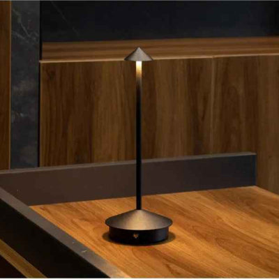 lampe de table sans fil sur meuble lampe brun Flèche
