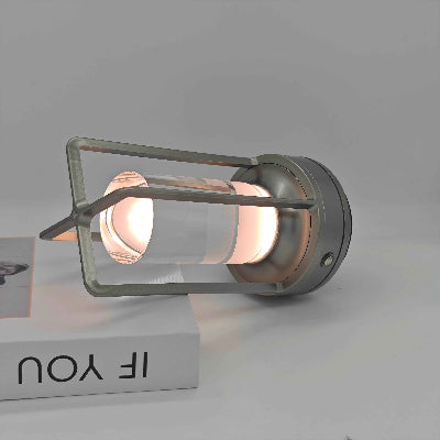 lampe de table sans fils tombé sur livre
