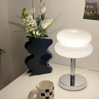 lampes de table sur meuble avec vase lampe blanche Macaron
