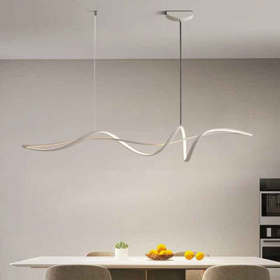 plafonnier blanc dans salle à manger