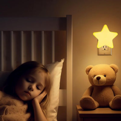 Veilleuse sur prise petite fille dormant paisible dans son lit